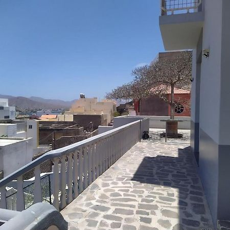 Villa Vivenda Com Patio, No Coracao Do Mindelo Esterno foto