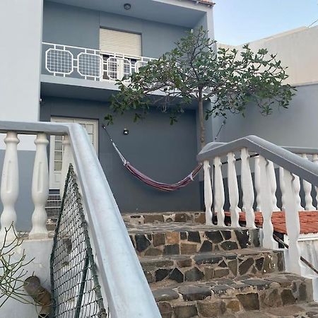 Villa Vivenda Com Patio, No Coracao Do Mindelo Esterno foto