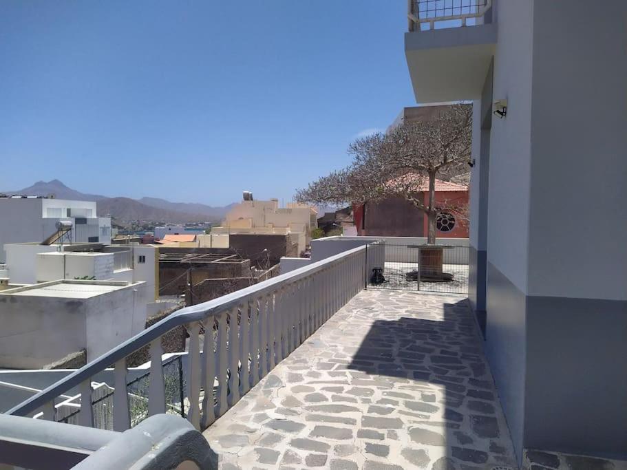 Villa Vivenda Com Patio, No Coracao Do Mindelo Esterno foto