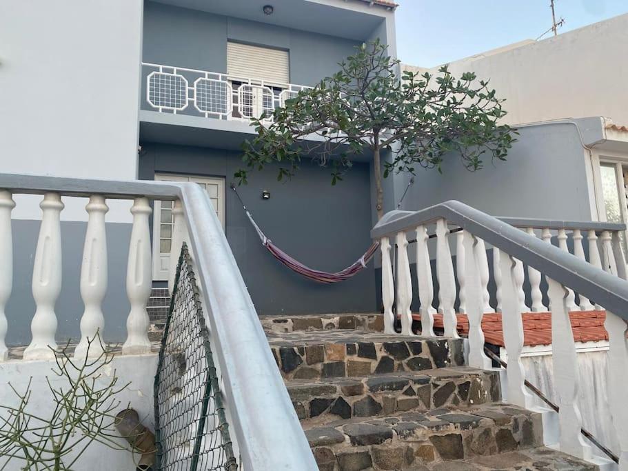 Villa Vivenda Com Patio, No Coracao Do Mindelo Esterno foto