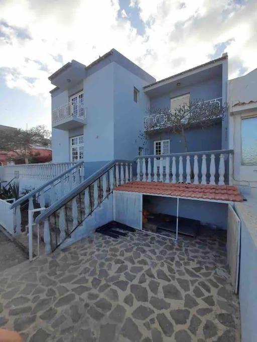 Villa Vivenda Com Patio, No Coracao Do Mindelo Esterno foto